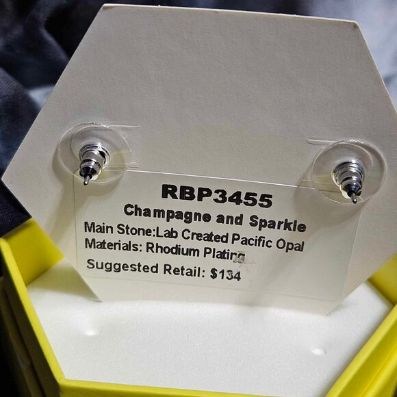 3455 Champagne and sparkle Pacific Opal - Picture 2 of 2